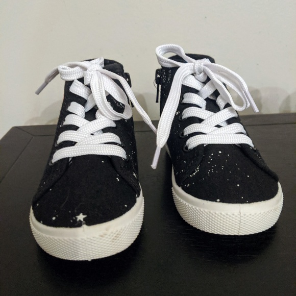 Toddler Boy's Hightop Sneakers - Picture 2 of 4